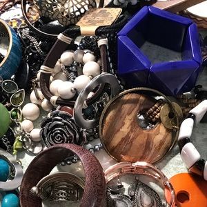 Wearablle Jewelry Lot